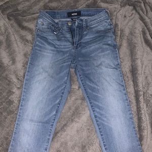 High-waisted light washed aero jeans